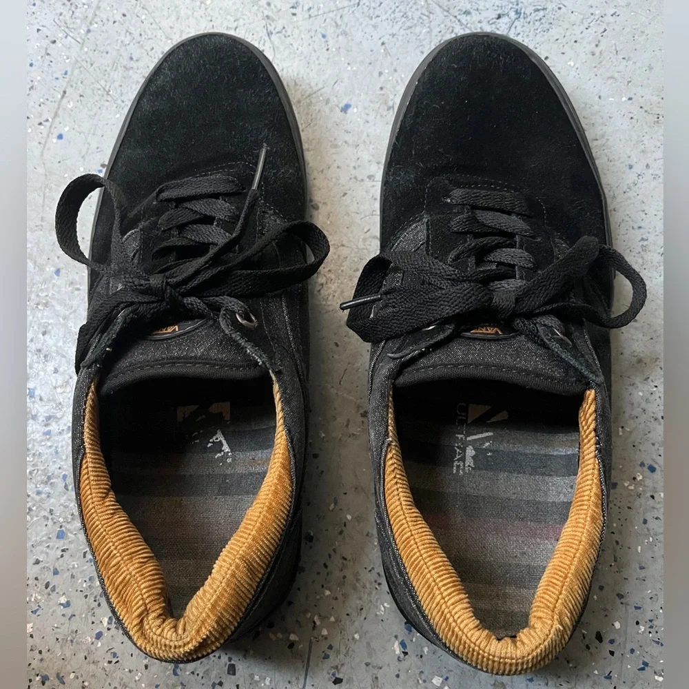 Vans Gilbert Crockett Pro Skate Black Suede Corduroy Collar 10
